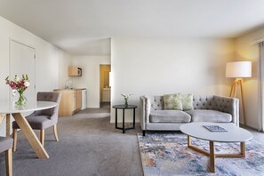 Suite Dreams | Living area | 48-inch LCD TV with satellite channels, TV - Edit Auckland Greenlane (Auckland)