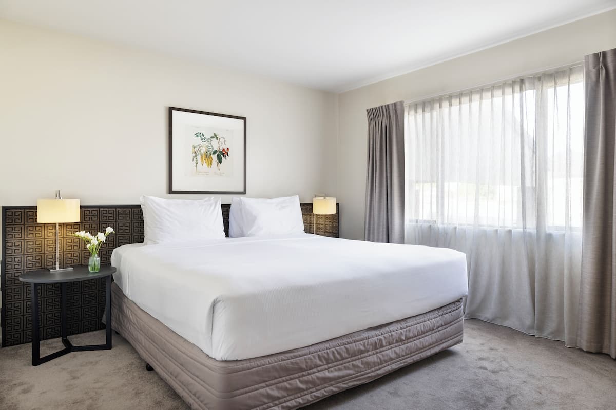 Suite, 1 Bedroom | 1 bilik tidur, peralatan tempat tidur premium, meja
