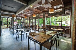 Breakfast, lunch, dinner served; international cuisine 