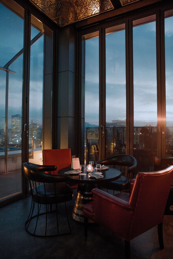 Bar (on property) - Hotel Cappuccino (Seoul)