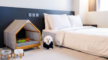 Bark twin (Stay with your dog only under 15kg) | ๊ณ ๊ธ ์นจ๊ตฌ, ๊ฐ์ค ๋ด ๊ธ๊ณ , ๋ฐฉ์ ์ค๋น, ๋ฌด๋ฃ WiFi