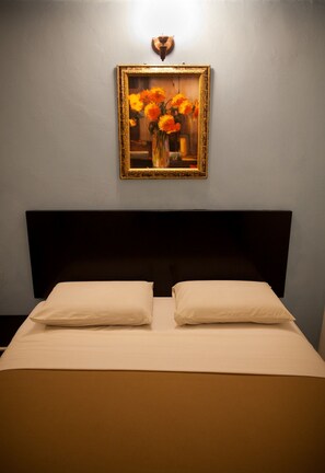 华丽客房 | 高档床上用品、办公桌、熨斗/熨板、免费 WiFi