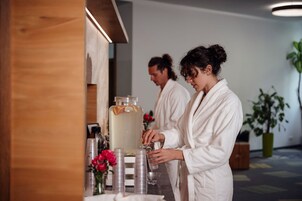 Un sauna, tratamientos corporales, exfoliaciones corporales