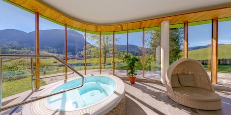 Indoor spa tub