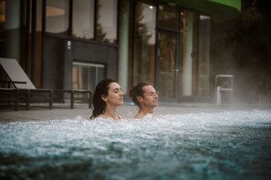 Indoor pool, outdoor pool, pool loungers - DAS SIEBEN ****s - Adults Only (Bad Haering)