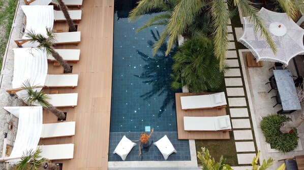 Piscine extérieure, cabanas gratuites, parasols