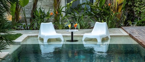 Outdoor pool, free pool cabanas, pool umbrellas
