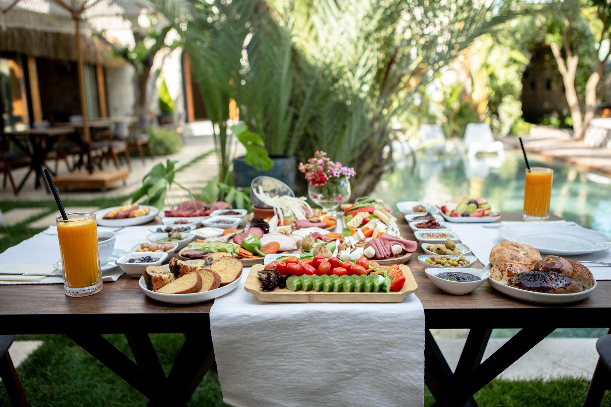 Outdoor pool, free cabanas, pool umbrellas