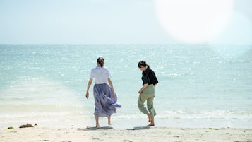 Una spiaggia nelle vicinanze