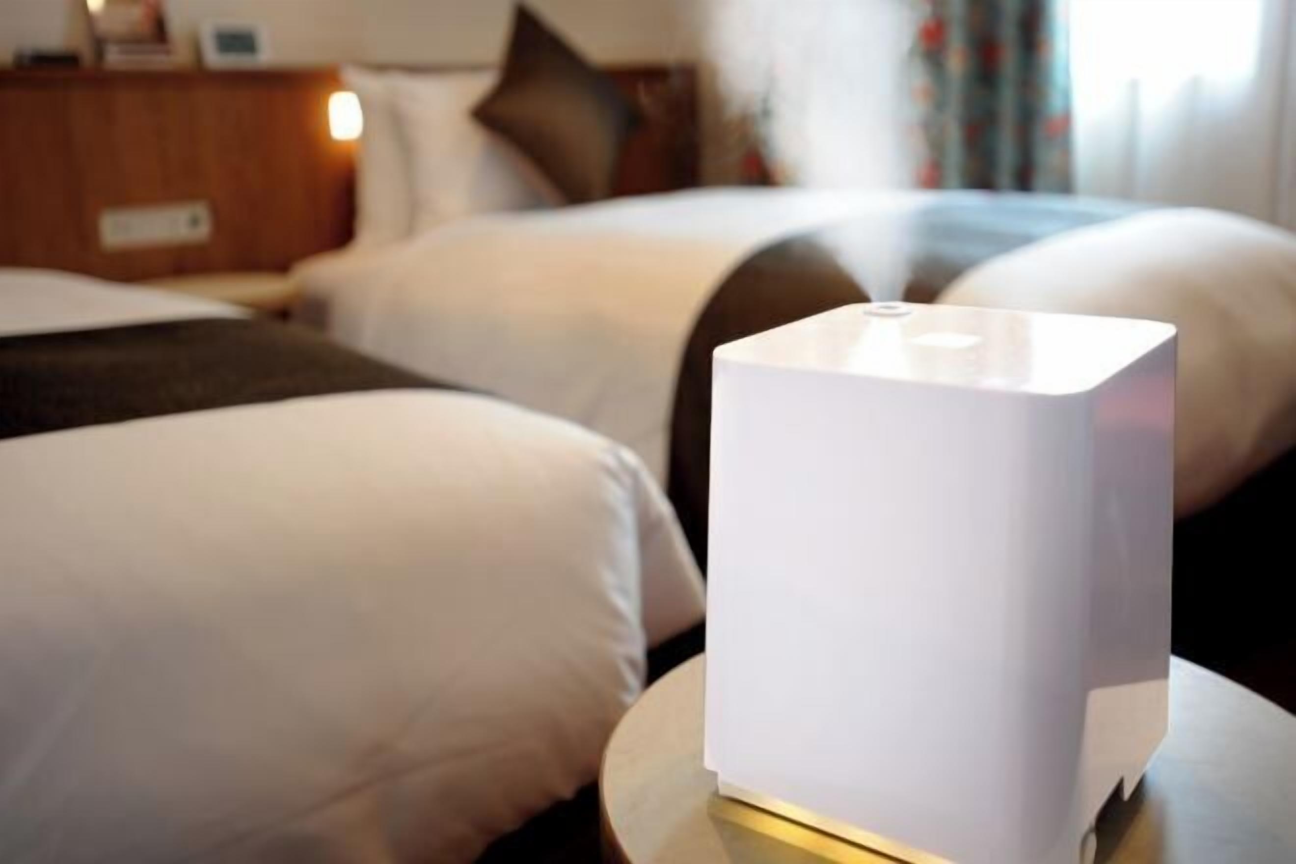 Caja de seguridad en la habitación, escritorio y cortinas blackout 