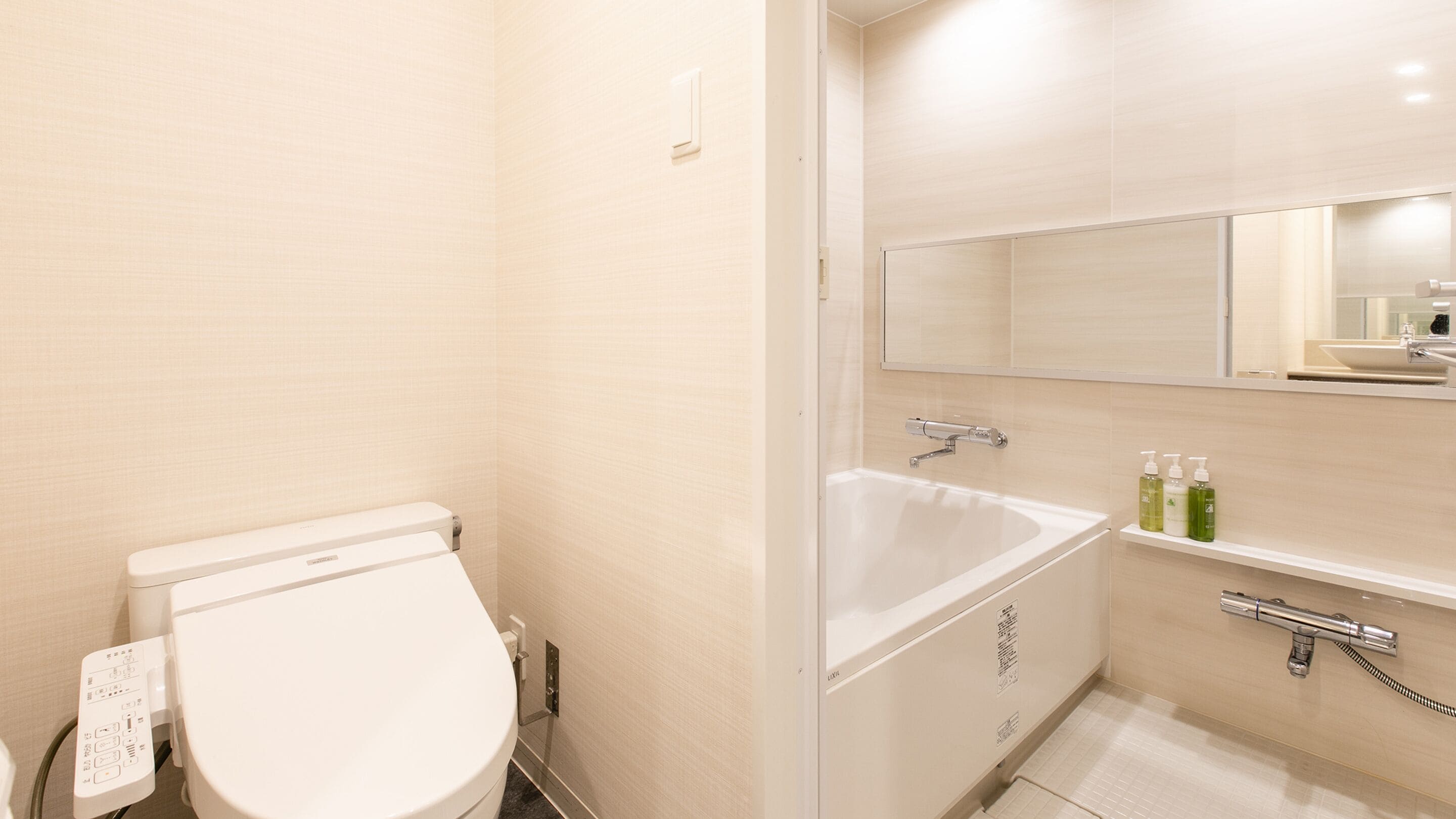 Separate tub and shower, deep soaking tub, free toiletries, hair dryer