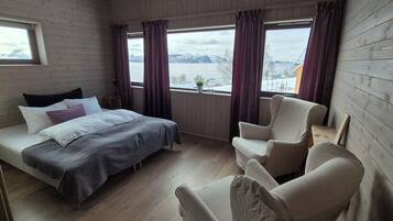 Panoramic Suite, 1 Queen Bed, Ocean View | Egyptian cotton sheets, down comforters, pillowtop beds, soundproofing