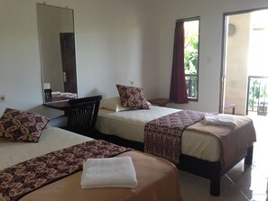 Standard Twin Room | Desk, free WiFi, bed sheets - Double N Guesthouse (Denpasar)