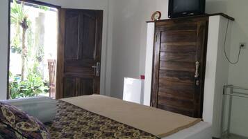 Standard Room, 1 Queen Bed | Room amenity