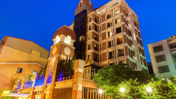 Front of property – evening/night