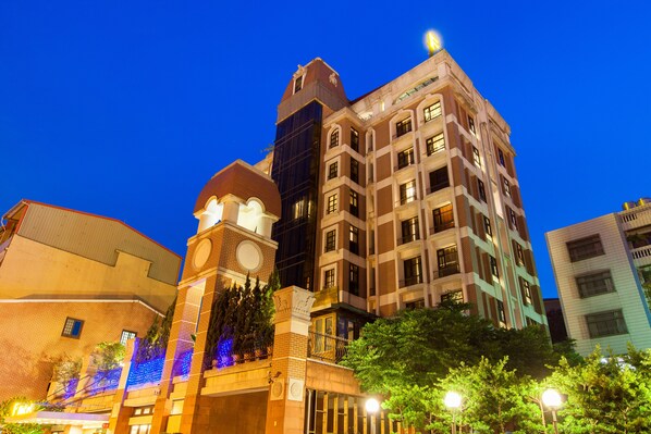 Façade de l’hébergement - soirée/nuit