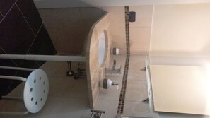 舒適公寓, 城市景觀 (Cancun) | 浴室 | 淋浴設備、免費盥洗用品、吹風機、坐浴桶