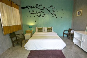 Standard Fan | 办公桌、遮光窗帘、折叠床/加床（额外收费）、免费 WiFi