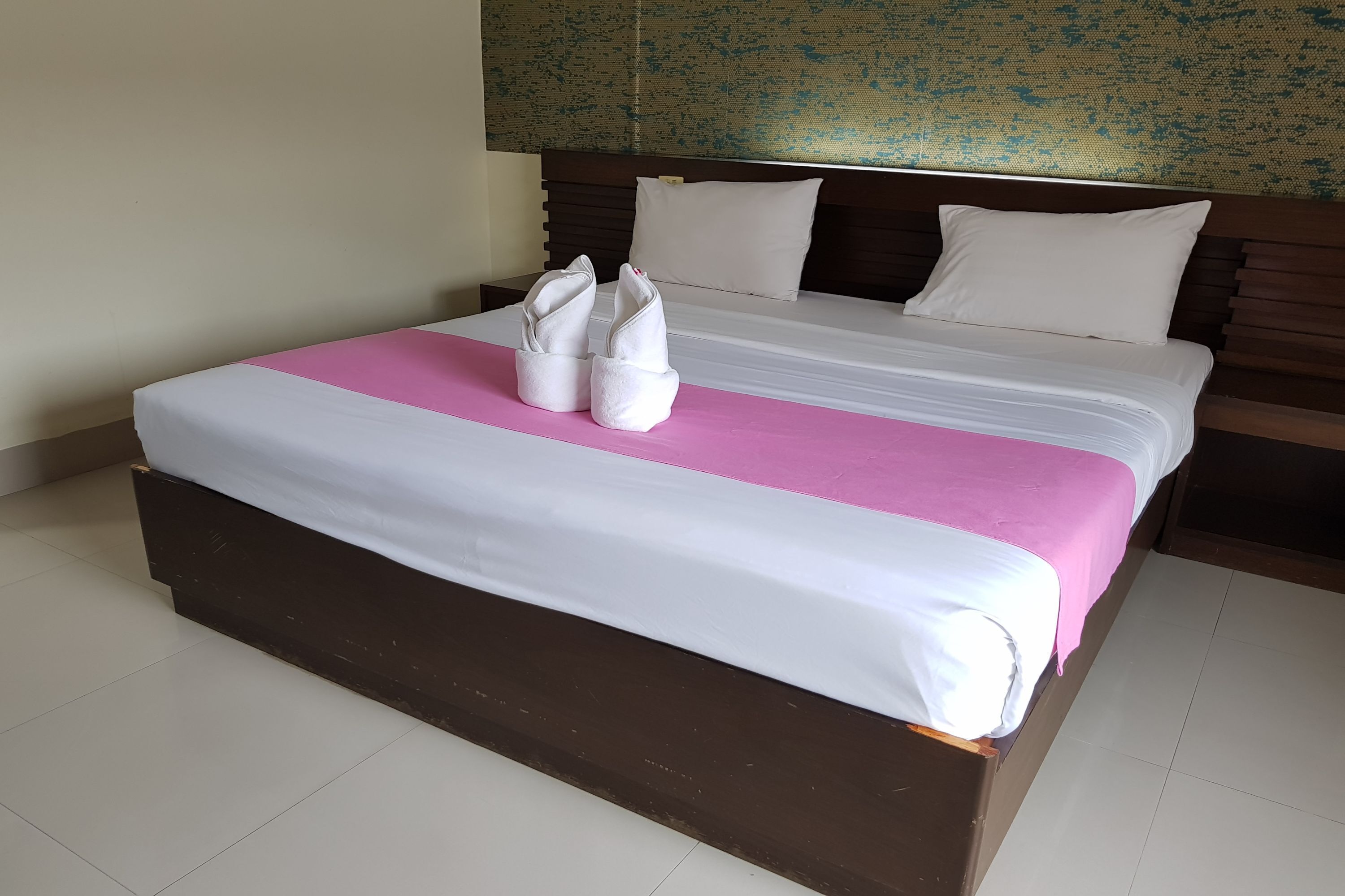 standard double room | desk, free wifi, bed sheets
