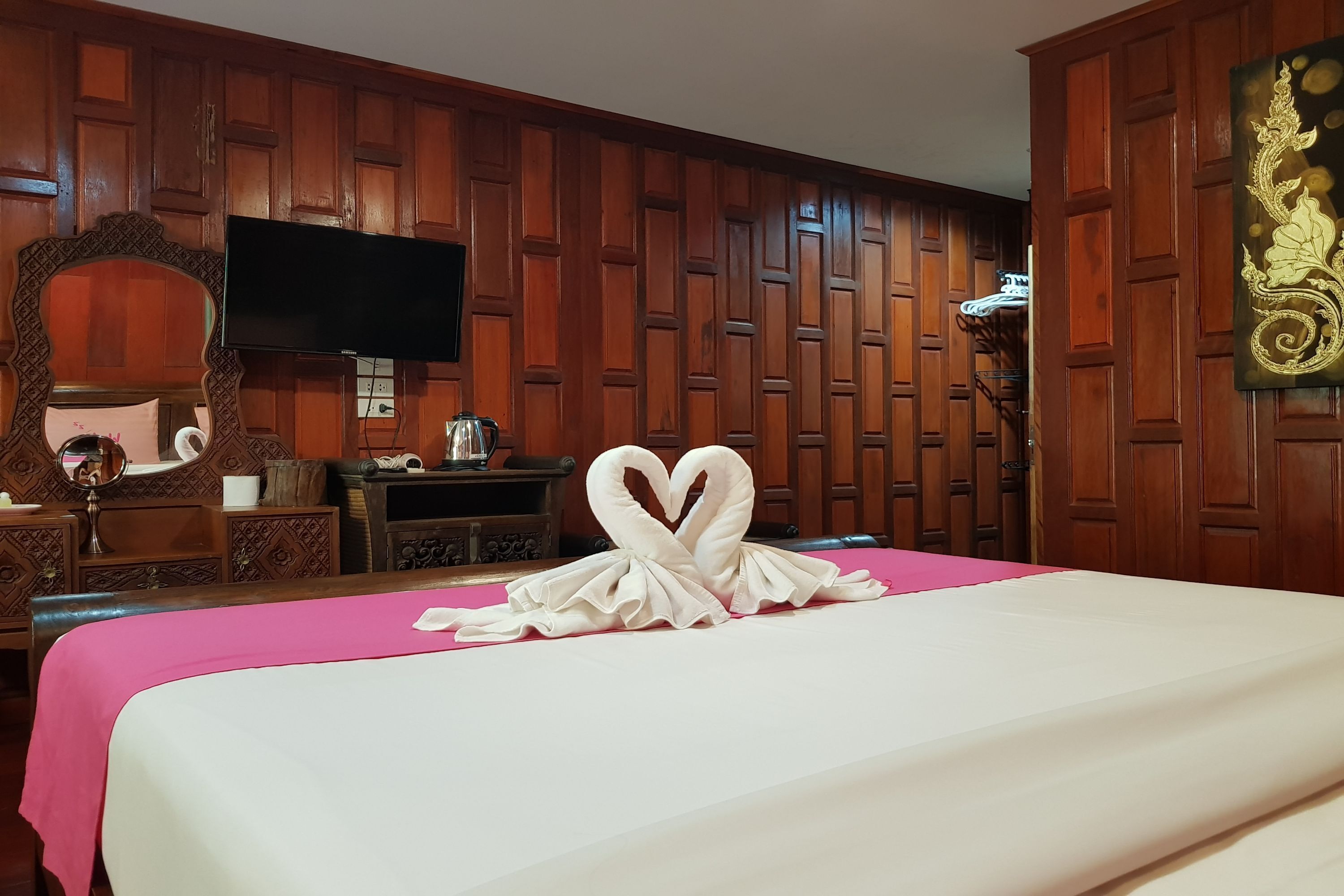 junior room | desk, free wifi, bed sheets