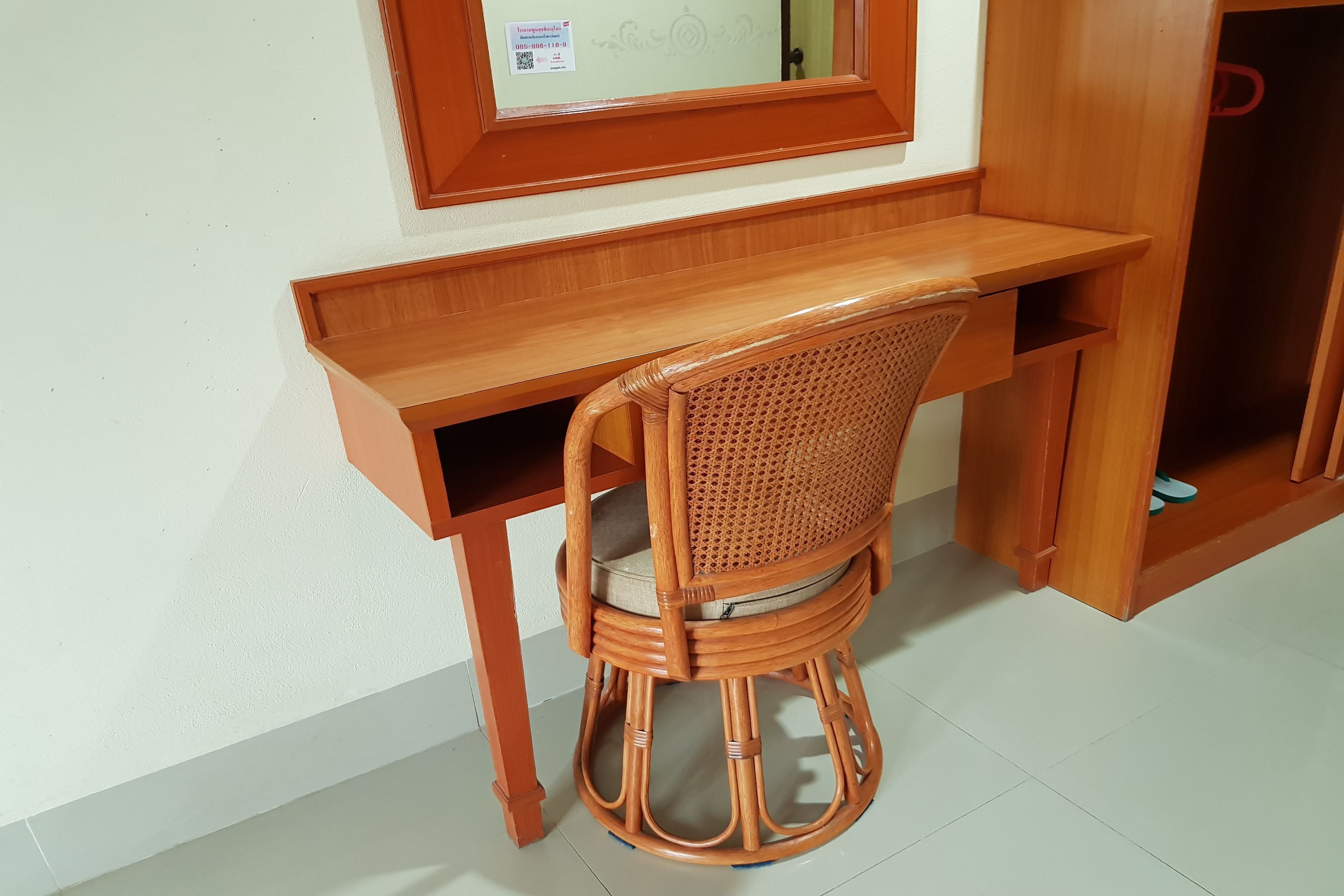 deluxe room | desk, free wifi, bed sheets