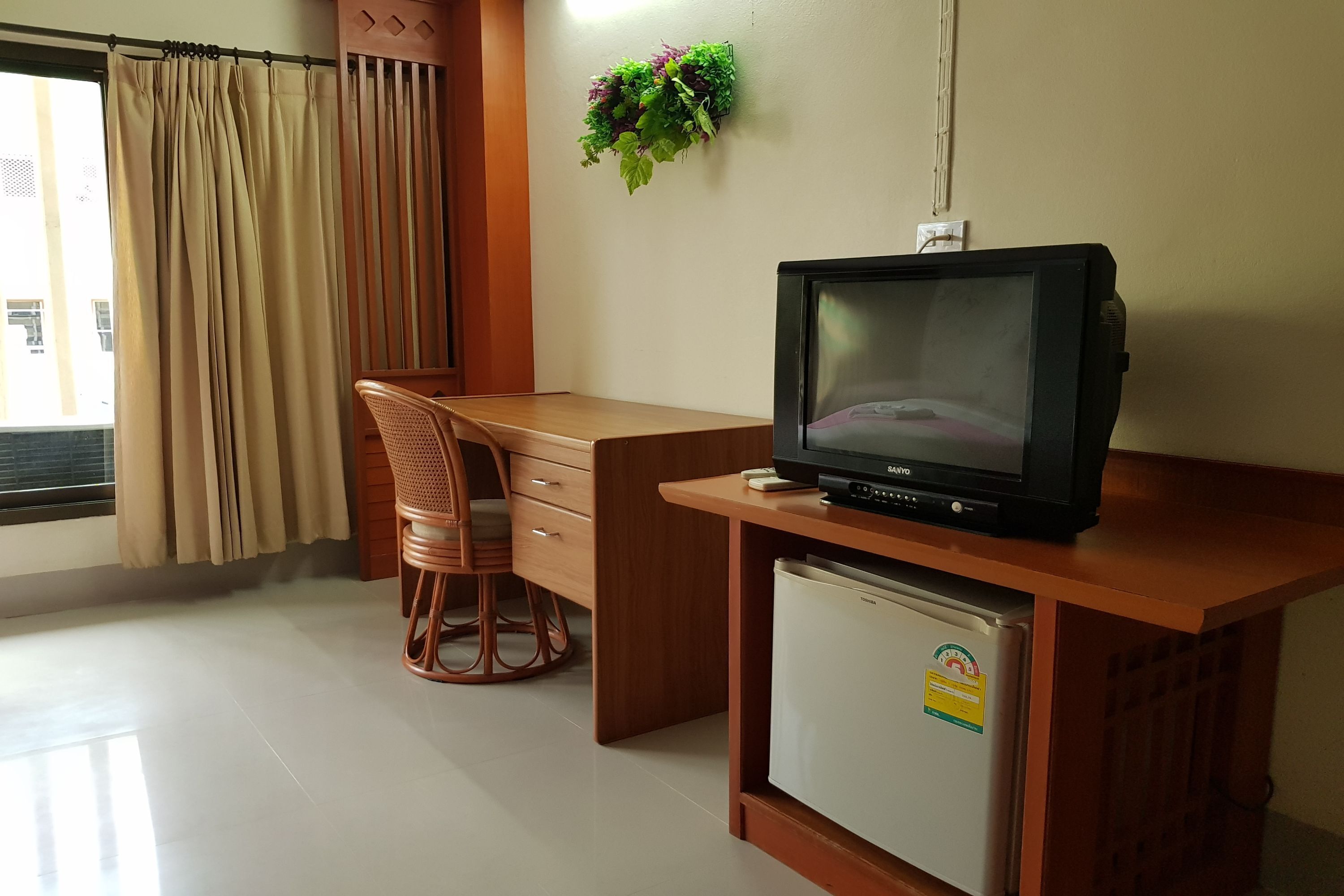 standard double or twin room | desk, free wifi, bed sheets