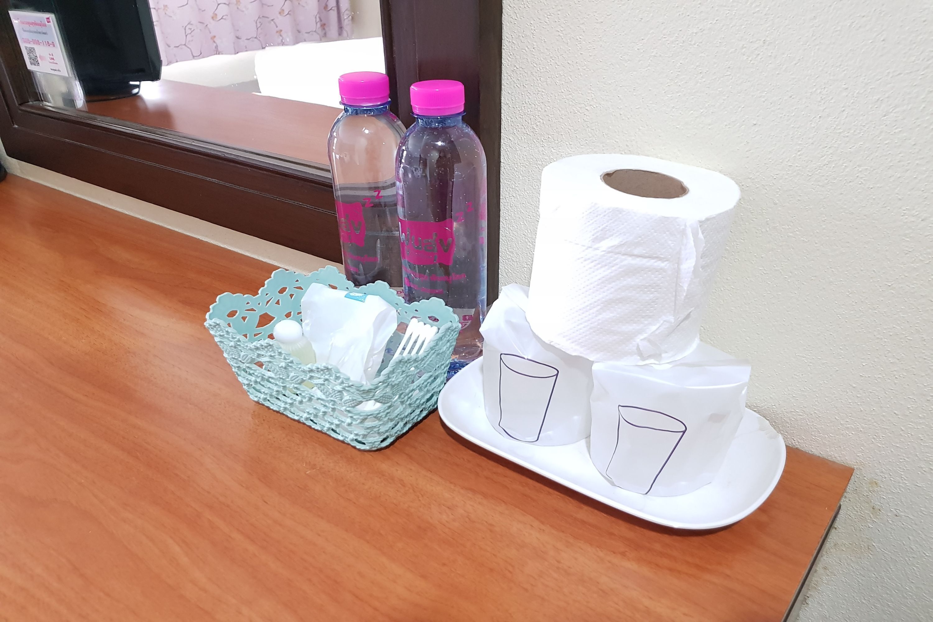 standard double room | desk, free wifi, bed sheets