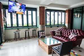 Lobby sitting area - The Seven Luck (Bangkok)