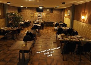 Se sirven desayunos, comidas, cenas y cocina local 