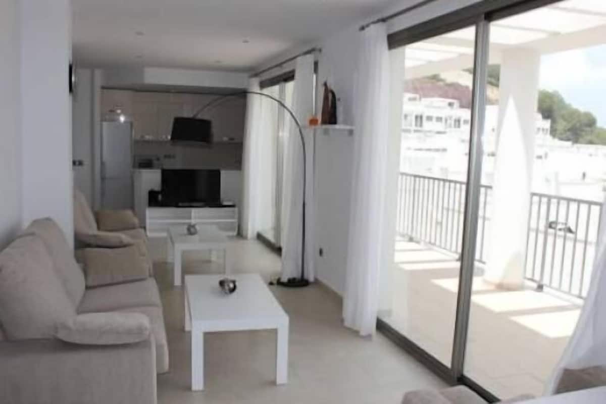 Standard Bungalow, 1 Bedroom | Living room | Flat-screen TV
