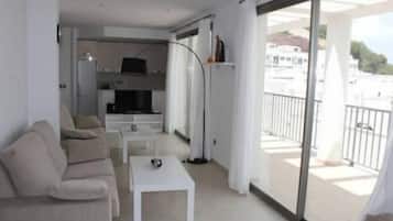 Standard Bungalow, 1 Bedroom | Living room