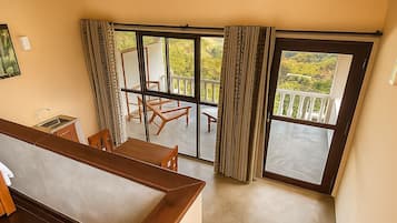 Minibar, in-room safe, desk, bed sheets