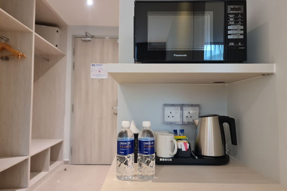 suite, 1 bedroom (with living area) | room amenity