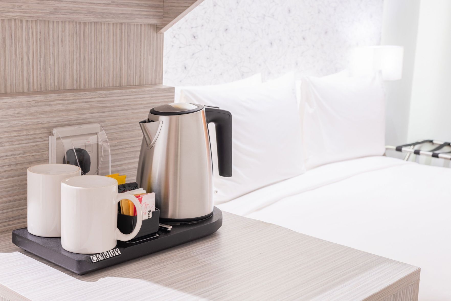 객실 내 금고, 책상, 암막 커튼, 다리미/다리미판