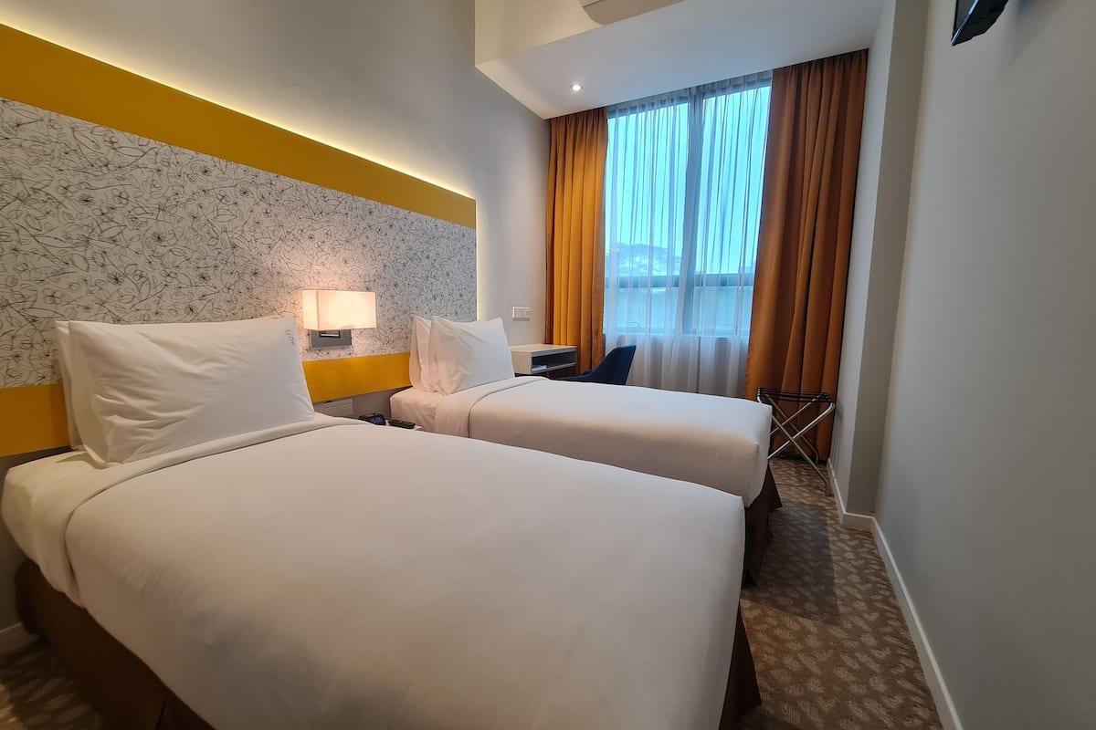 1 bedroom, in-room safe, desk, blackout curtains