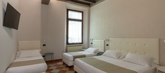 Residenza Ca' Tazzoli , Mantegna Hotels