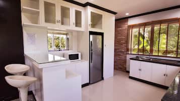 Design Apartment, 1 King Bed | Private kitchen | Coffee/tea maker, full-sized fridge, microwave, stovetop