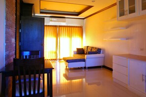 Superior Apartment | Desk, free WiFi, bed sheets - Victorian Samui Condominium (Koh Samui)