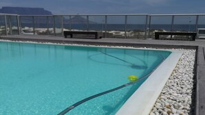 Outdoor pool - Blouberg Beachfront Accommodation (Cape Town)