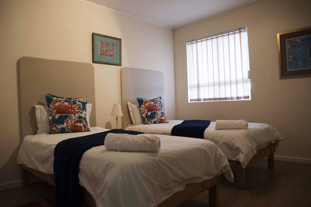 Comfort-Apartment, 2 Schlafzimmer | Zimmersafe, individuell dekoriert, individuell eingerichtet