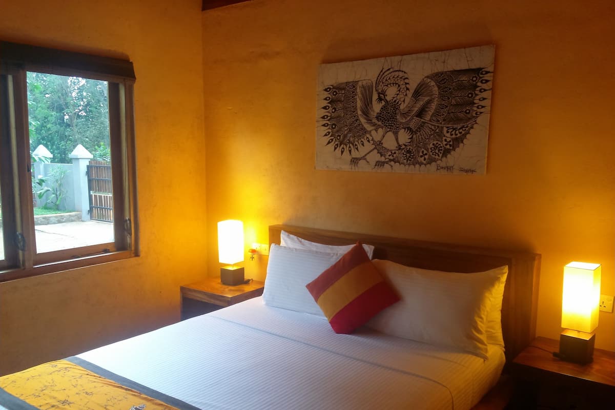 Standard Room, 1 Bedroom | Minibar, in-room safe, desk, blackout curtains