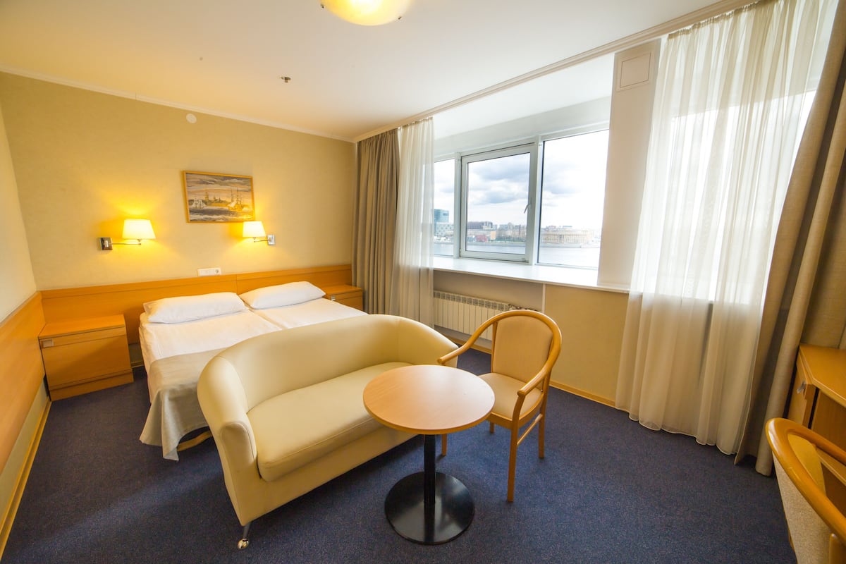 Comfort Double or Twin Room (JS) | Peti besi dalam bilik, meja, seterika/papan seterika