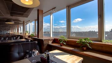 2 restaurants, breakfast, lunch, dinner served; Modern European cuisine