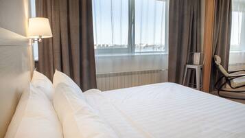 Business Room, 1 Katil Kelamin (Double) (S) | Peti besi dalam bilik, meja, seterika/papan seterika