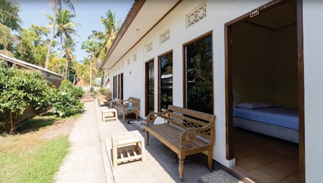 Standard Double or Twin Room | Balcony. Villa Karang homestay