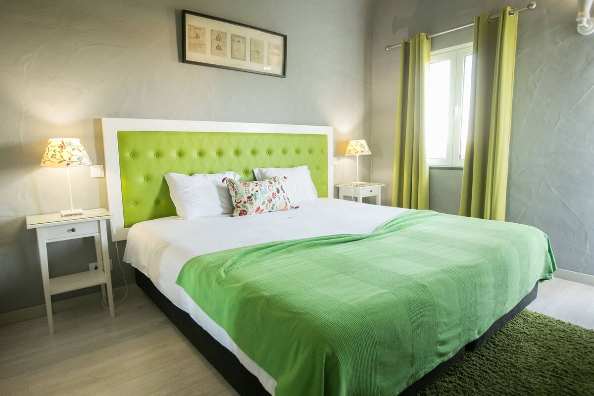 Premium bedding, blackout curtains, soundproofing, free cots/infant beds