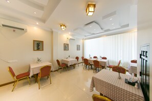 Tägliches inbegriffenes Frühstücksbuffet