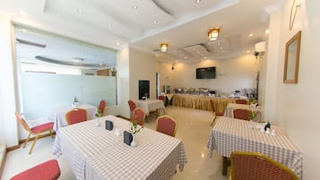 Free daily buffet breakfast