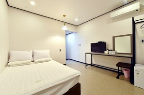 Basic Double Room | Premium bedding, memory foam beds, individually furnished, desk - Casa Mini Hotel (Gyeongju)