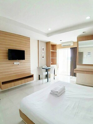 Standard Room | Desk, blackout drapes, soundproofing, free WiFi - Sea Hill Boutique Residence (Sattahip)